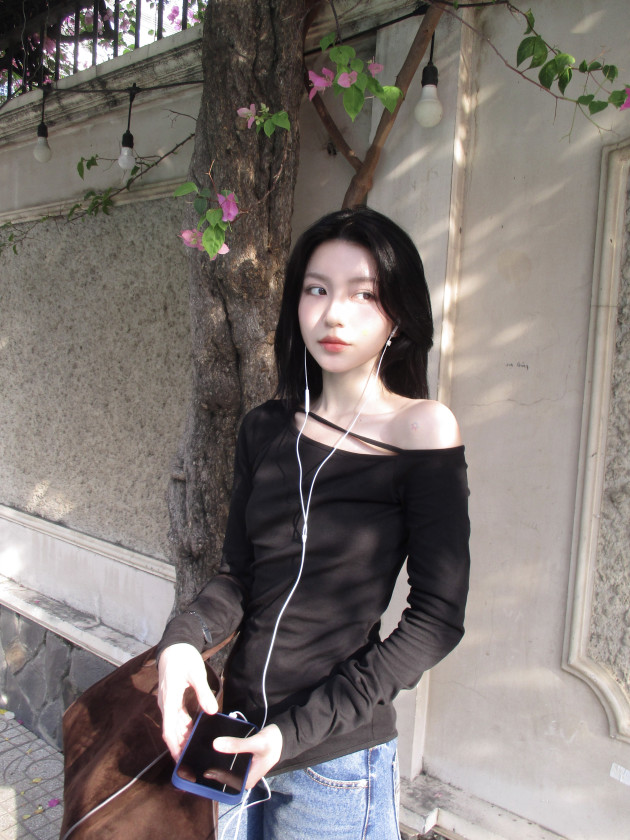 KINOV TOP (áo tay dài lệch vai) 4