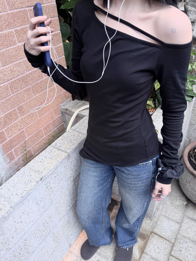 KINOV TOP (áo tay dài lệch vai) 10