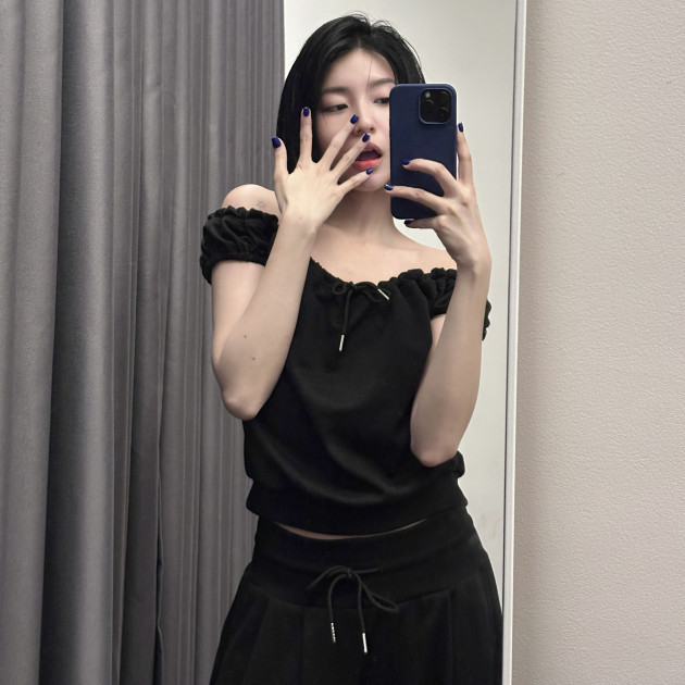 ÁO NỈ TRỄ VAI RÚT DÂY 6