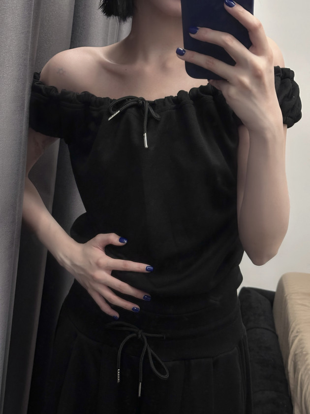 ÁO NỈ TRỄ VAI RÚT DÂY 8