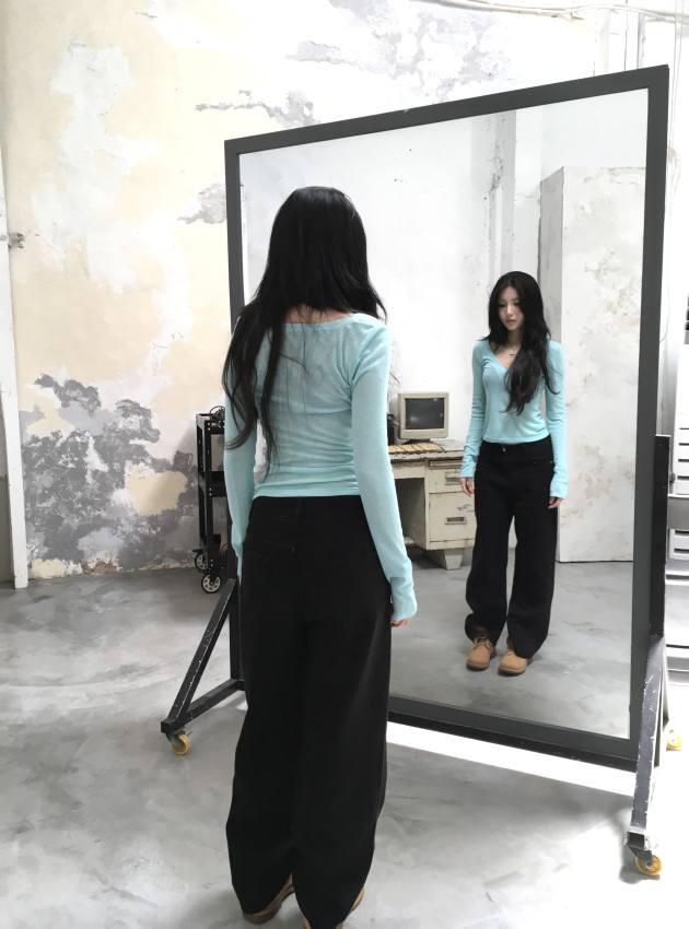 CYTEE TOP (áo ôm tay dài cổ V màu xanh ngọc lam cyan) 4