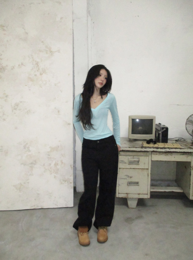 CYTEE TOP (áo ôm tay dài cổ V màu xanh ngọc lam cyan) 13