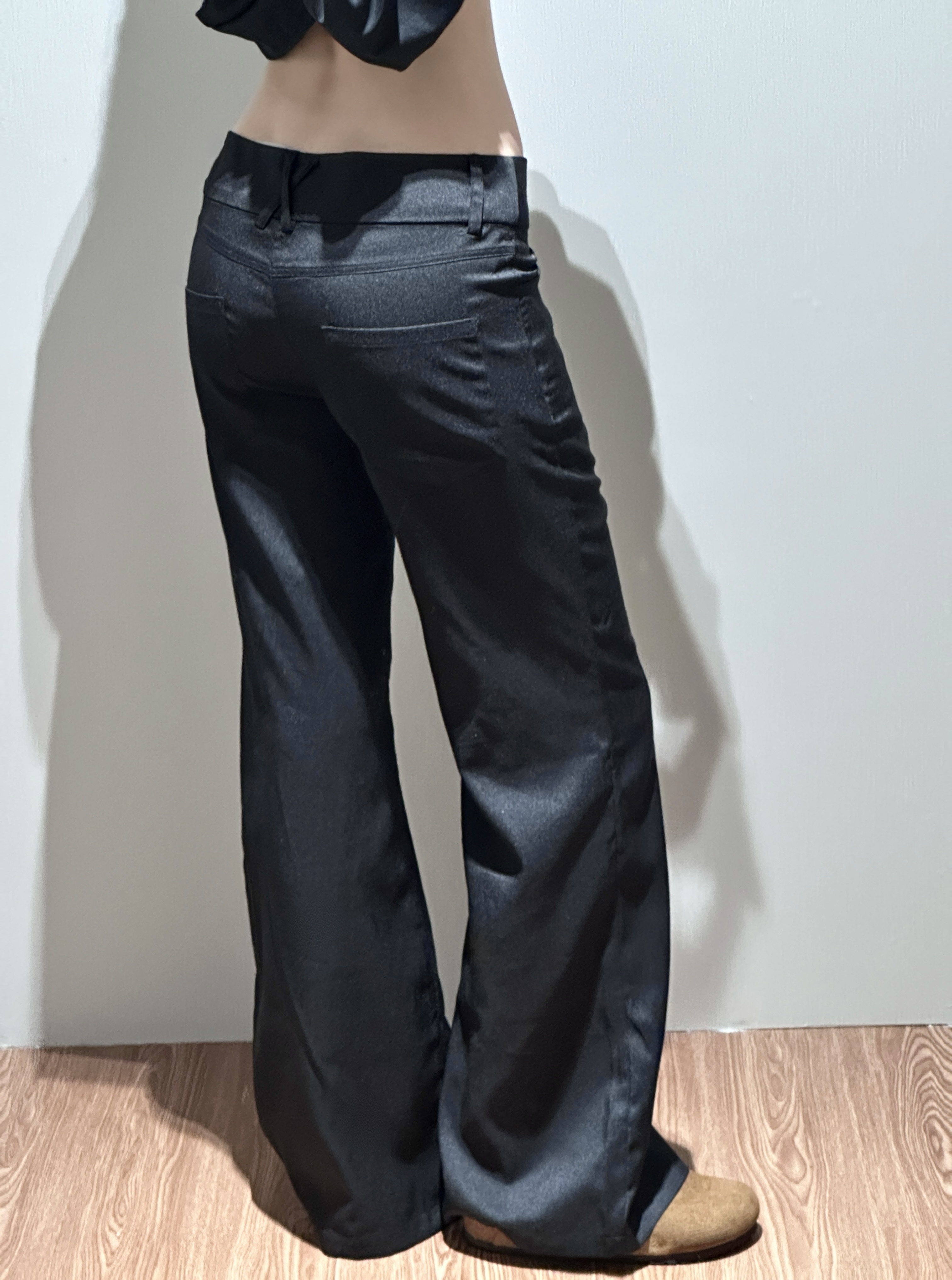 LOW-RISE FLARED PANTS (quần cạp trễ ống loe)-02