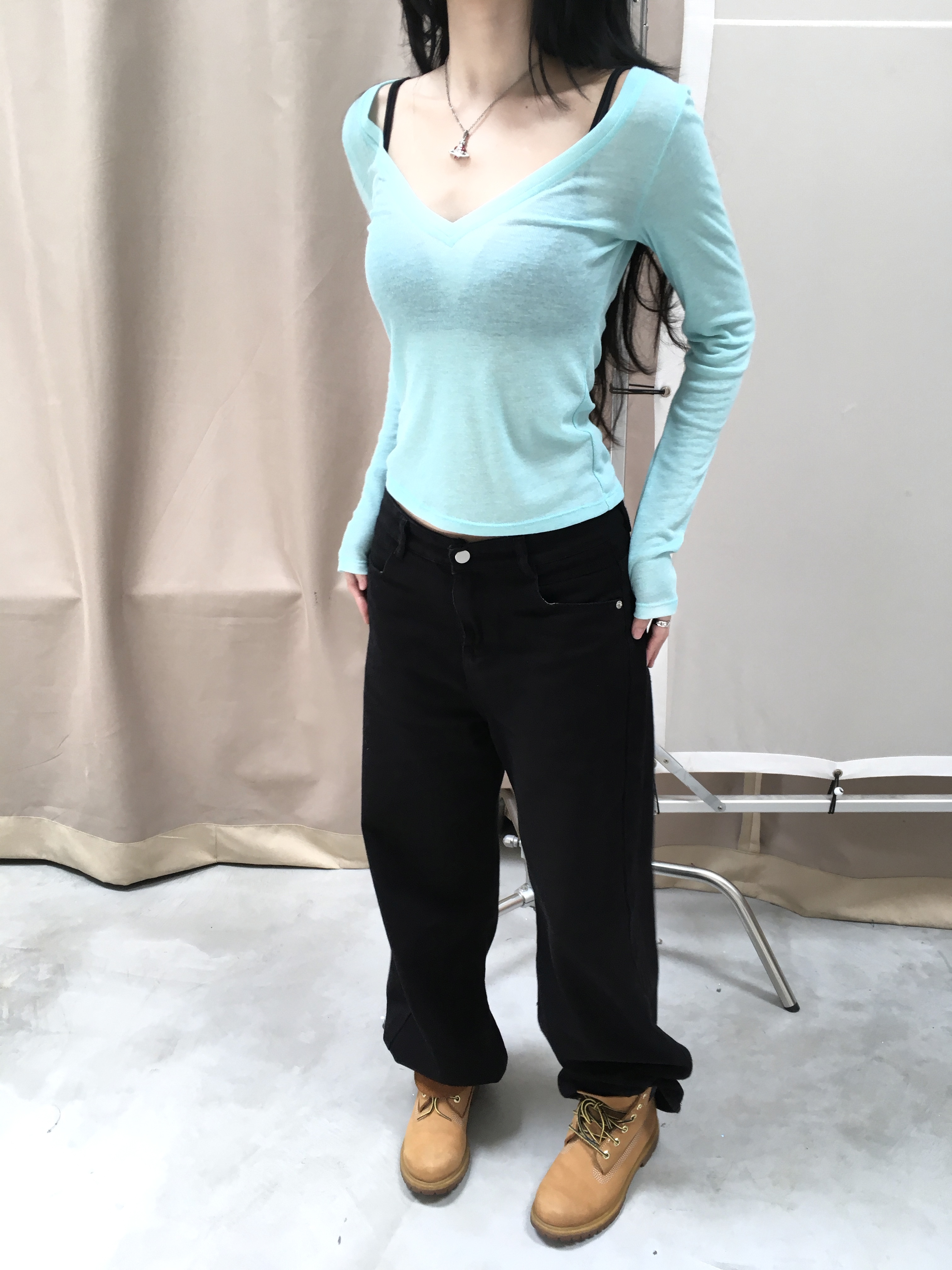 CYTEE TOP (áo ôm tay dài cổ V màu xanh ngọc lam cyan)-02